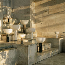 Load image into Gallery viewer, Kizu bordslampa - Vit marmor
