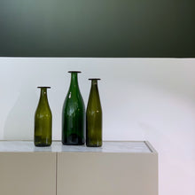 Ladda upp bild till gallerivisning, Tre Gröna Flaskor
